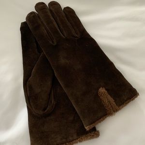 Brown suede fur-lined gloves